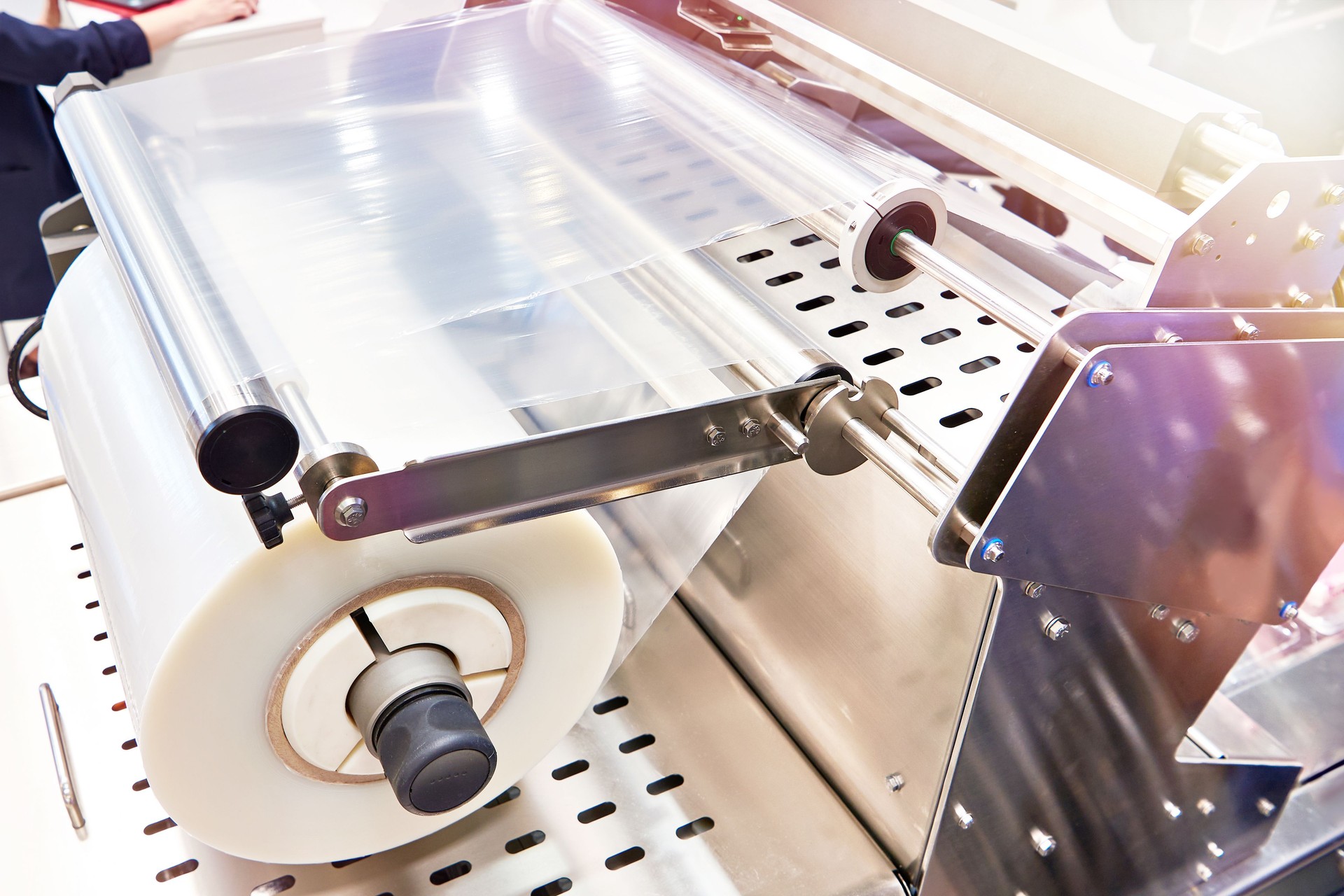 Industrial machine for packing food